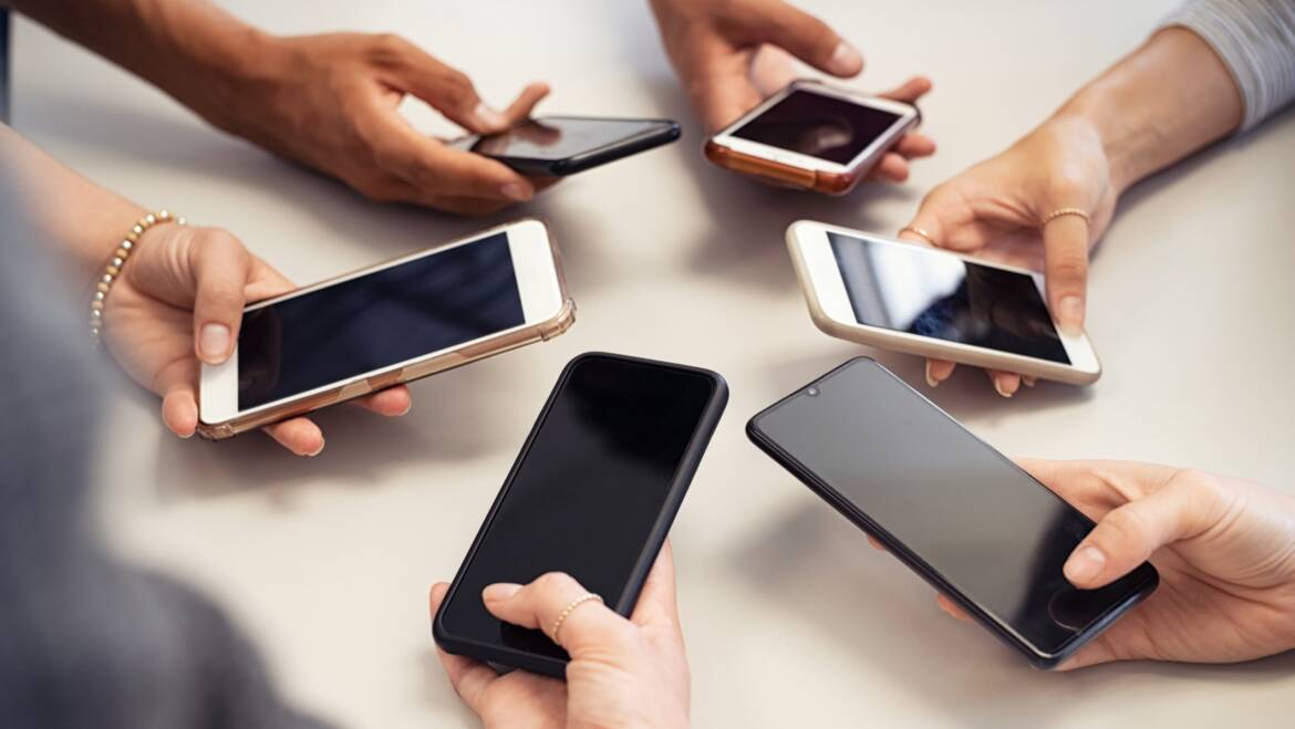 Teknologiens Tidsalder: Hvorfor Mobiltelefonen Fortsatt Er Uunnværlig